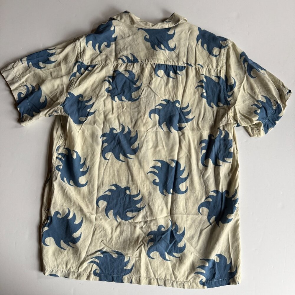 OAS Cream/ Blue Wave Print Camp Collar Resort Shirt - Men's Large - Picture 5 of 5